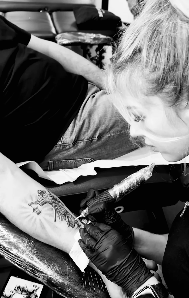 Olena Zadorozhna tattoo artist